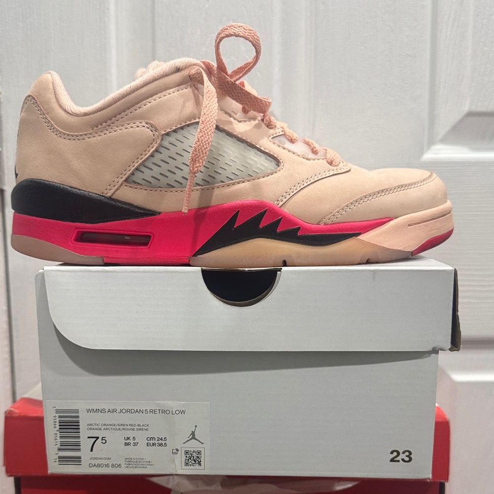 Used Jordan 5 Retro Low Sneakers 
Women’s Size 7.5